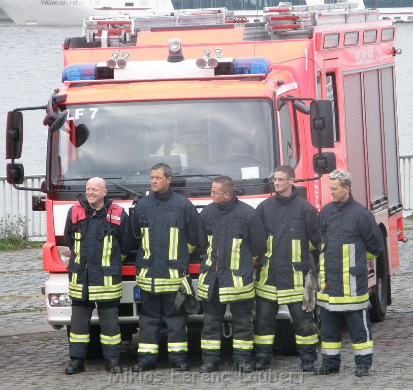 Neue LF`s fuer Koeln Uebergabe in Koeln Deutz an den Wachen  P038.JPG